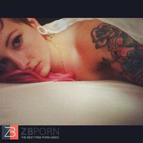 Suicide Woman Galda Assorted Inc FB And Instagram ZB Porn
