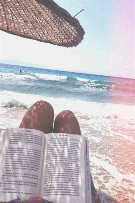 10 Photos That Prove Reading At The Beach Equals Perfection Bookglow