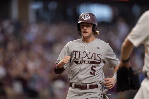 No 6 Texas Aandm Baseball Team Mounts Late Comeback To Remain Unbeaten And Avoid Upset Yahoo Sports