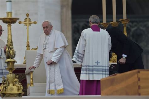 Reaparecen Las Intrigas Vaticanas Contra El Papa Francisco Público