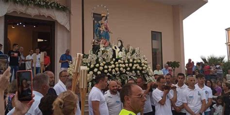 Il Paradosso Di Vibo Marina Migliaia Per La Festa Della Madonna Ma