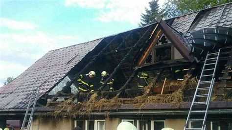 Na severe Slovenska horí rodinný dom NIČIVÝ požiar sa snažia zastaviť