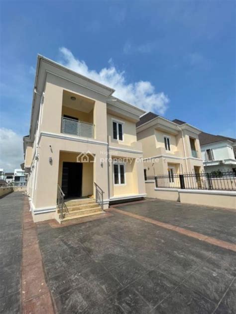 For Sale Fantastic 5 Bedroom Semidetached House With 2 Room Bq Siting