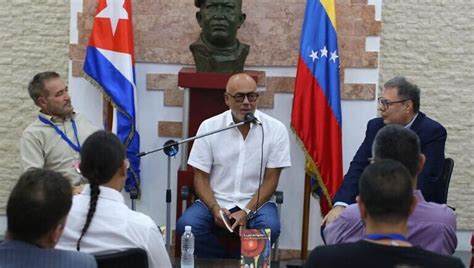 Jorge Rodr Guez Present Su Libro La Piel Del Lagarto En La Feria