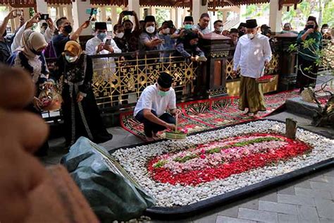 Napak Tilas Ulama Ganjar Ziarah Ke Makam Tokoh Pendiri Nu Di Jatim