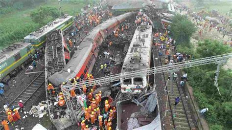 Scontro Fra Treni In India Almeno 300 Le Vittime