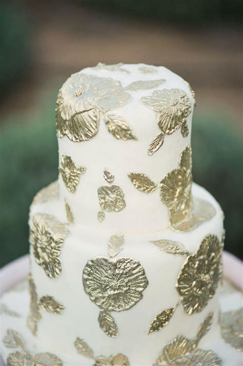 Gold Wedding White And Gold Wedding Cakes 2176064 Weddbook