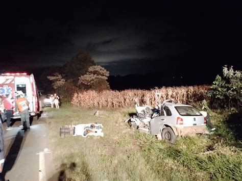 Homem Morre E Dois Ficam Feridos Em Colisão Entre Carro E Caminhão Na