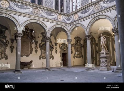 Palazzo Medici Riccardi Courtyard Hi Res Stock Photography And Images