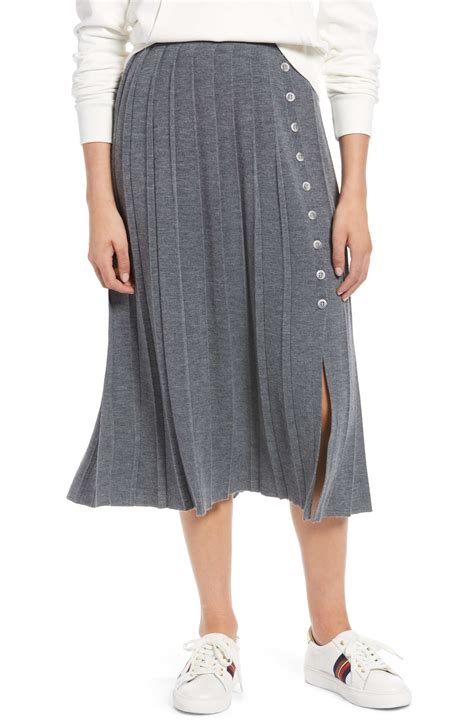 Calling Short Girls: The Best Skirts for Petite Women You Need Now