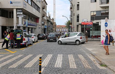 Braga Rua Do Raio Em Braga Cortada Ao Tr Nsito Para Obras Em Per Odo