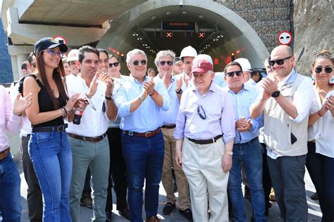 Presidente Iván Duque entrega 10 5 kilómetros de doble calzada en vía