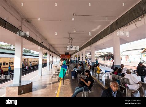 indian railway platform area  res stock photography  images alamy