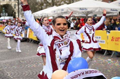 Wiesbadenaktuell Stra Enkarneval Impressionen Vom Fastnachtsumzug Am