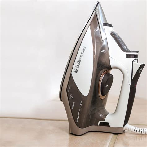 Rowenta DW5080 Focus Steam Iron Review: Not Outstanding