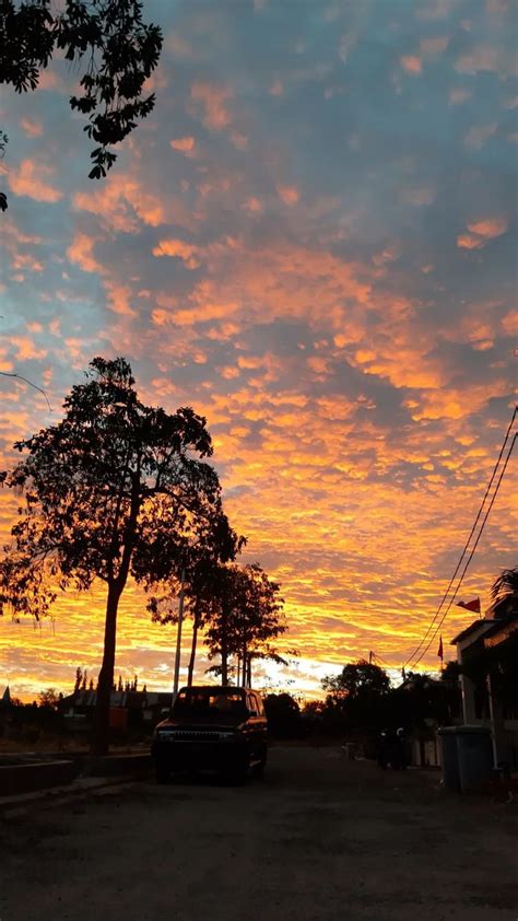 Senja hari ini | Pemandangan kota, Pemandangan, Estetika langit