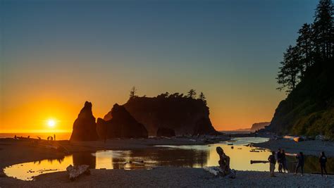 People on the Beach during Sunset · Free Stock Photo