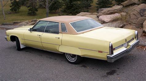 Oldsmobile Ninety-Eight - Information and photos - MOMENTcar