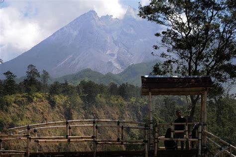 Hari Ini Gunung Merapi Gempa Guguran 14 Kali