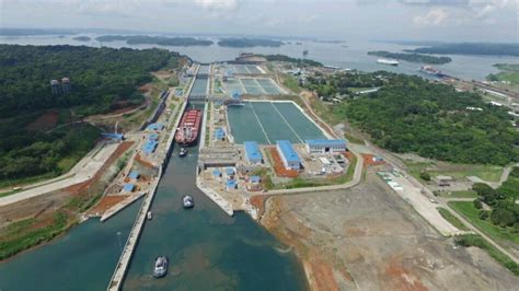 Premier Passage Dans Le Nouveau Canal De Panama Mer Et Marine