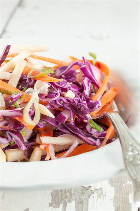 Red cabbage and carrot slaw - ohmydish.com