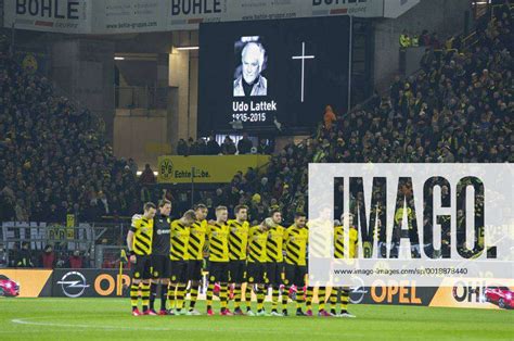 Dortmund 04 02 2015 Signal Iduna Park BvB Spieler Trauern Um Trainer