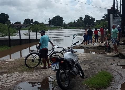 Moradores de comunidade ficam ilhados após chuvas em Santa Rita na PB