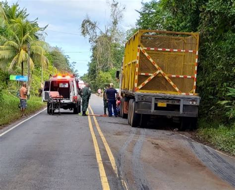 Choque entre pick up y tráiler deja un hombre fallecido y joven de 15