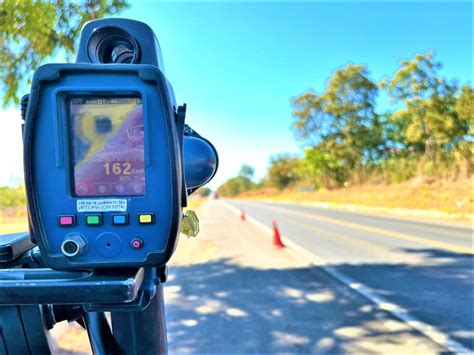 PRF flagra Hilux a mais de 160 km h no Oeste da Bahia Polícia