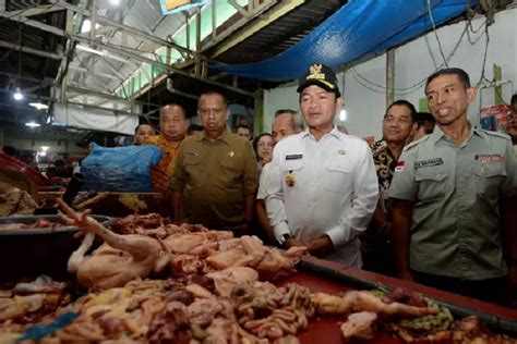 Tinjau Pasar Sei Kambing Hassanudin Pastikan Ketersediaan Bahan Pokok