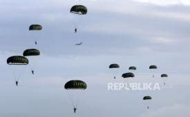 Payung Gagal Mengembang Prajurit Kopasgat Jatuh Dari Ketinggian M