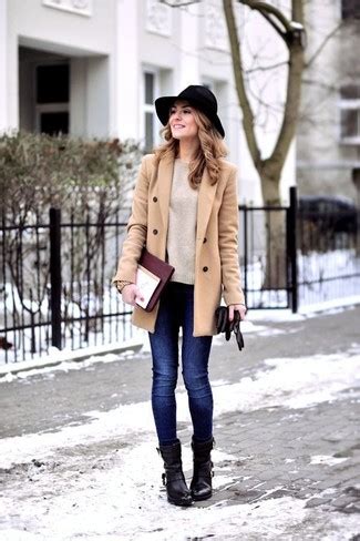 Tenue Manteau Marron Clair Pull Col Rond Beige Jean Skinny Bleu