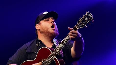 Luke Combs Proves Himself Country Musics Next Big Star At Resch Show