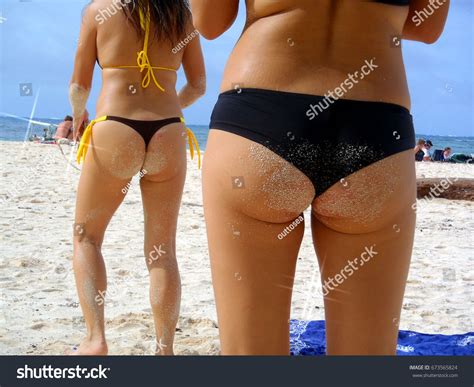 Sexy Bikini Girls Beach 스톡 사진 673565824 Shutterstock