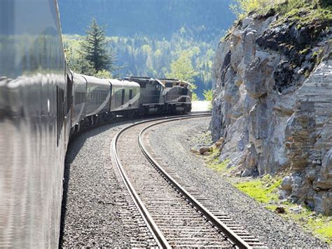 rocky-mountain-train | Canada Rail Vacations