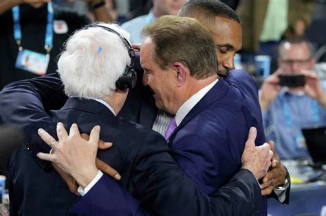 Jim Nantz Last Ncaa Tournament Game Caps Emotional Day For Cbs Voice