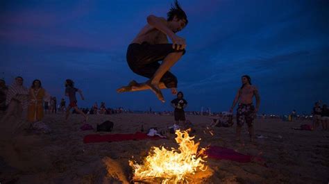 El origen y la magia de la Noche de San Juan en otro año sin hogueras