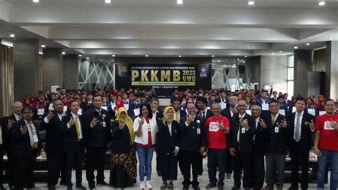 PIMPINAN UWG MALANG SAMBUT MABA 2023 2024 Universitas Widyagama Malang