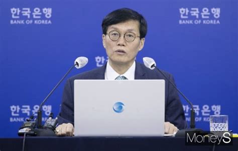 이창용 한은 총재 물가 떨어지지만연내 금리 인하 논의 이르다 네이트 뉴스