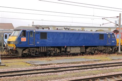 90034 Ews 90034 66156 Passing Through A Very Wet Doncast Flickr