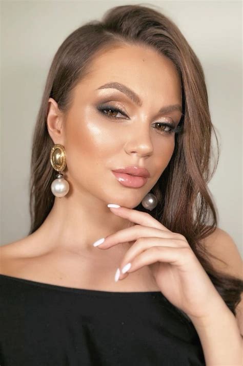Victoria Yo Brown Eyes Brunette Hair ID