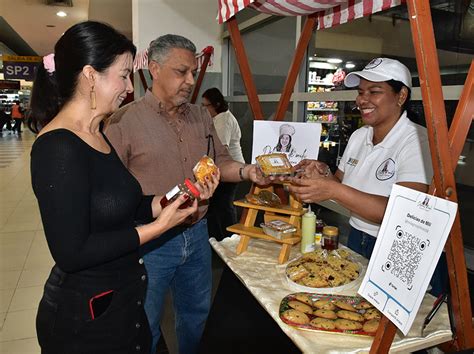 Mujeres Emprendedoras Capacitadas Por Pico Ofrecen Sus Productos En La