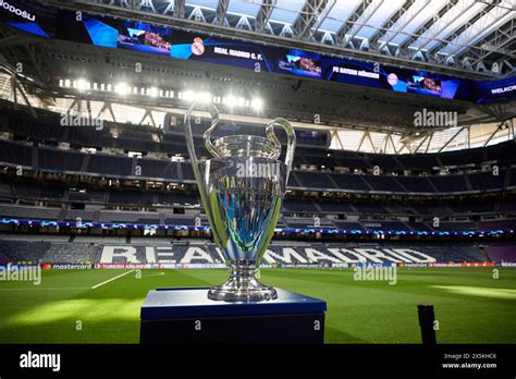 Una Vista Del Trofeo Della Uefa Champions League Immagini E Fotografie