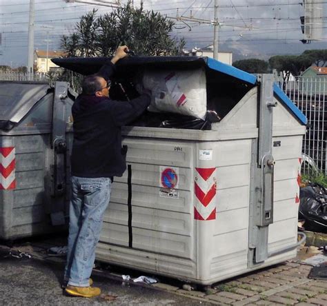 Tassa sui rifiuti non possono pagarla più di 500 famiglie a Cecina Il