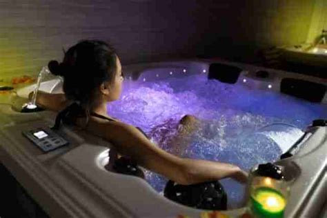 4 Hot Tub Lighting Ideas for a Better Spa Experience