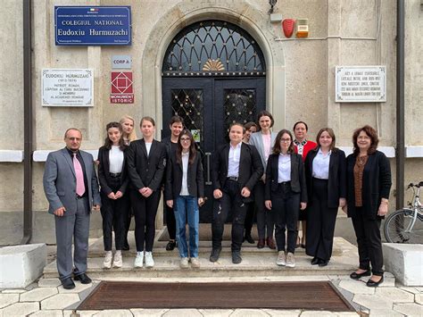 Local Sase Elevi De La Colegiul National Eudoxiu Hurmuzachi Calificati