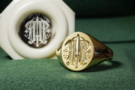 Hand Engraved Oval Signet Ring K18YG HT天叢雲剣 KUBUS