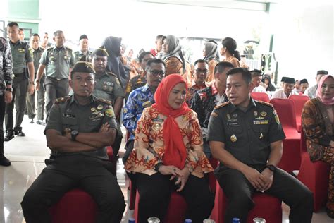 Walikota Bandar Lampung Raih Penghargaan Driving Investment Growth 2022