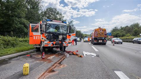 A3 bei Frankfurt Löschfahrzeug verunglückt sieben verletzte