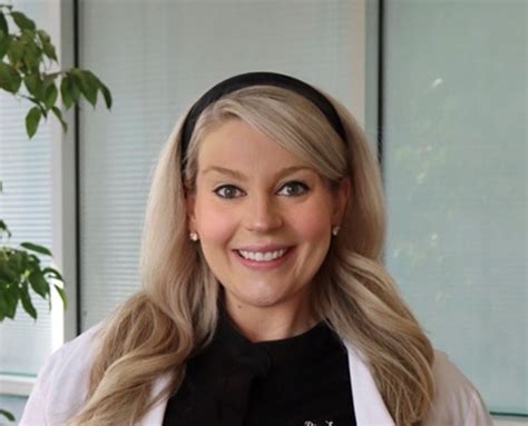 Dr Laura Shepherd Dentist At Gladstone Dental Hellodent